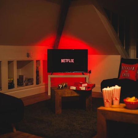 Games And Movies Lounge 7 Bed City Centre Apartment Newcastle upon Tyne Exterior foto