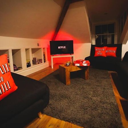 Games And Movies Lounge 7 Bed City Centre Apartment Newcastle upon Tyne Exterior foto